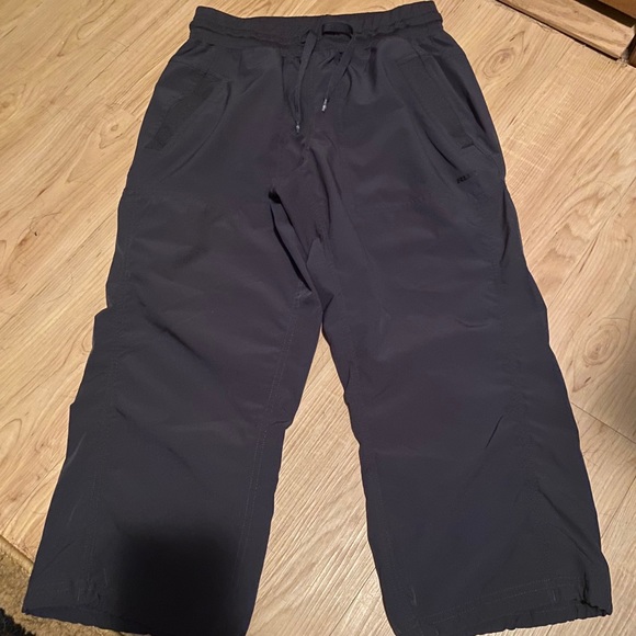 🌼 Active Capris - Picture 1 of 2